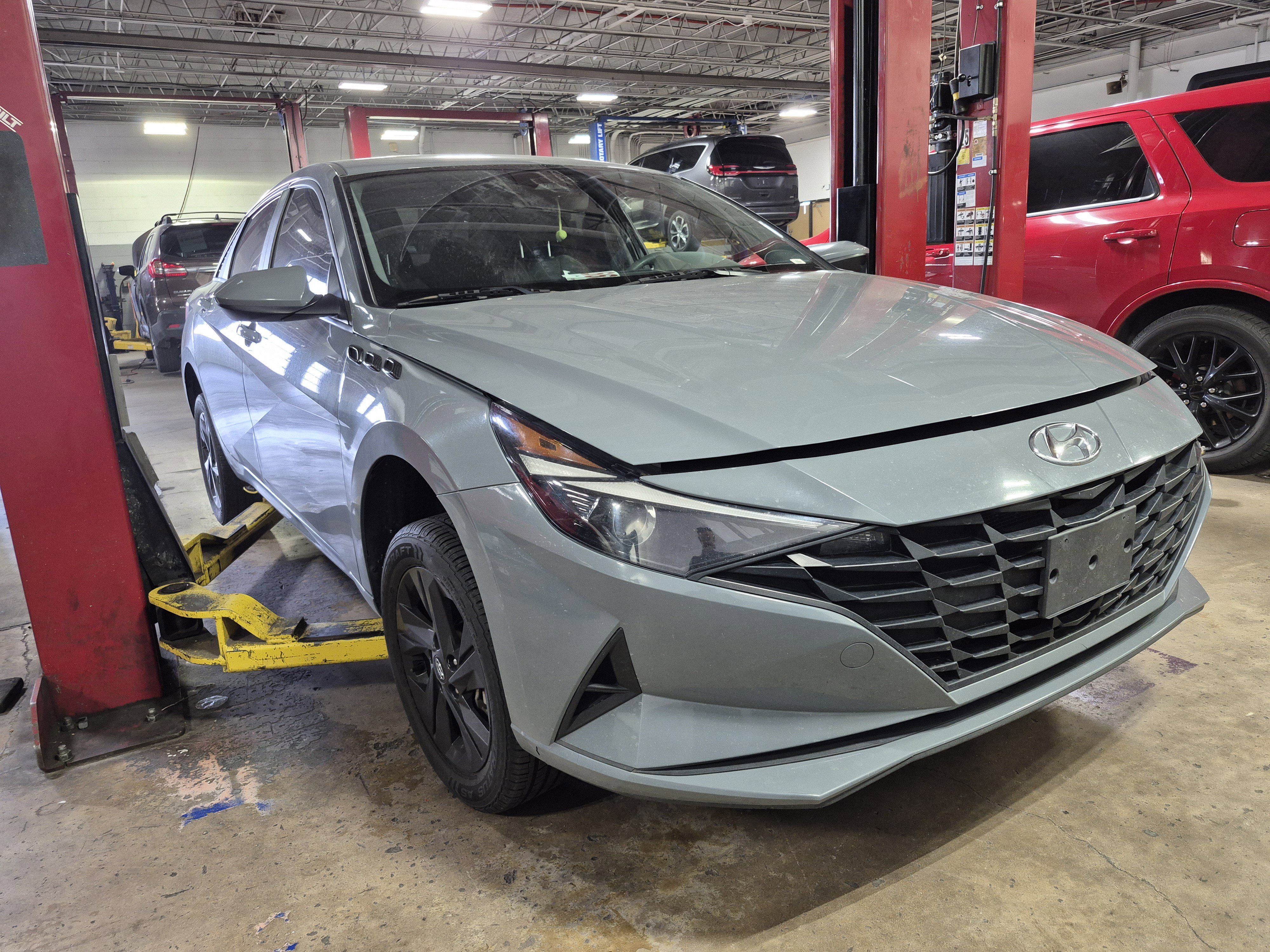 Used 2021 Hyundai Elantra SEL image 3