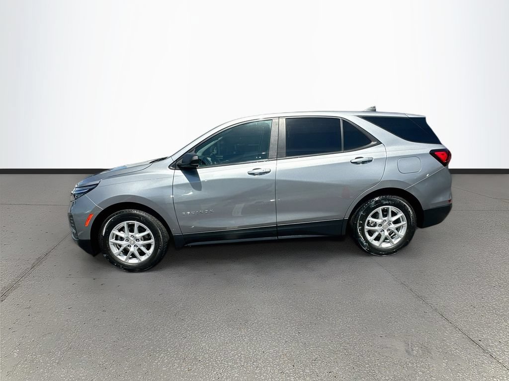 Used 2023 Chevrolet Equinox LS w/ LS Convenience Package FWD image 4