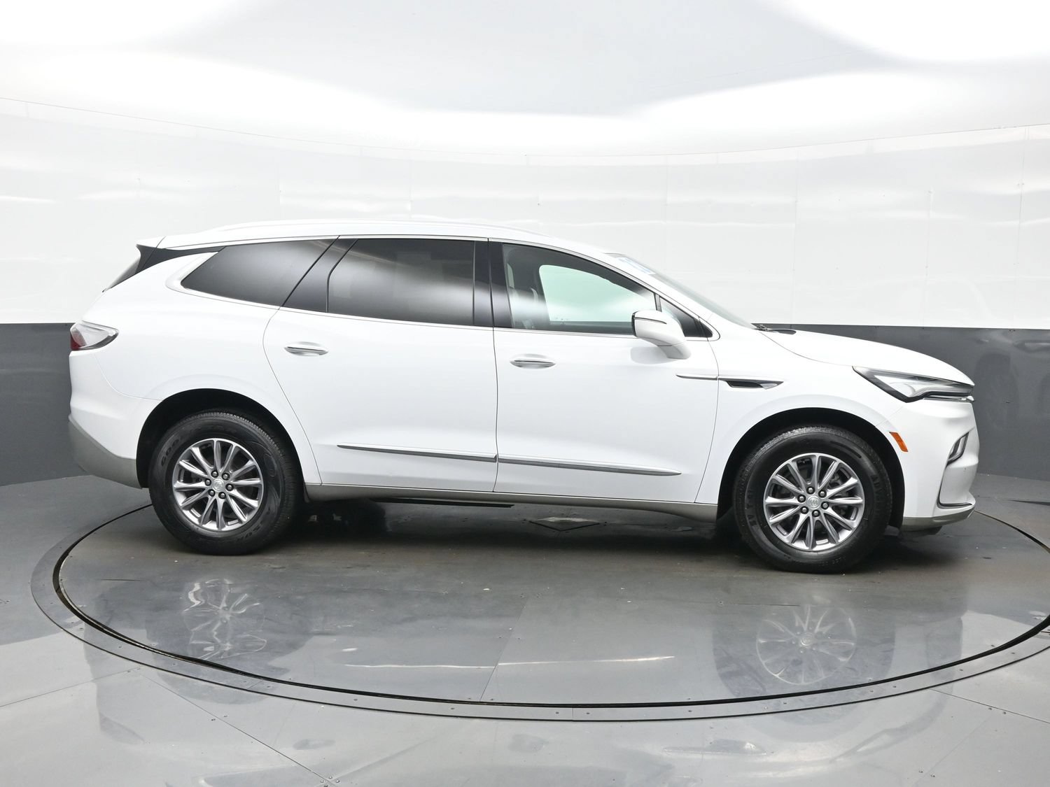 Used 2022 Buick Enclave Essence AWD/4WD image 10