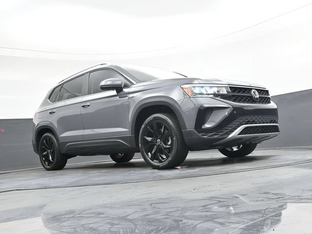 Used 2023 Volkswagen Taos SE w/ Panoramic Sunroof Package AWD/4WD image 30