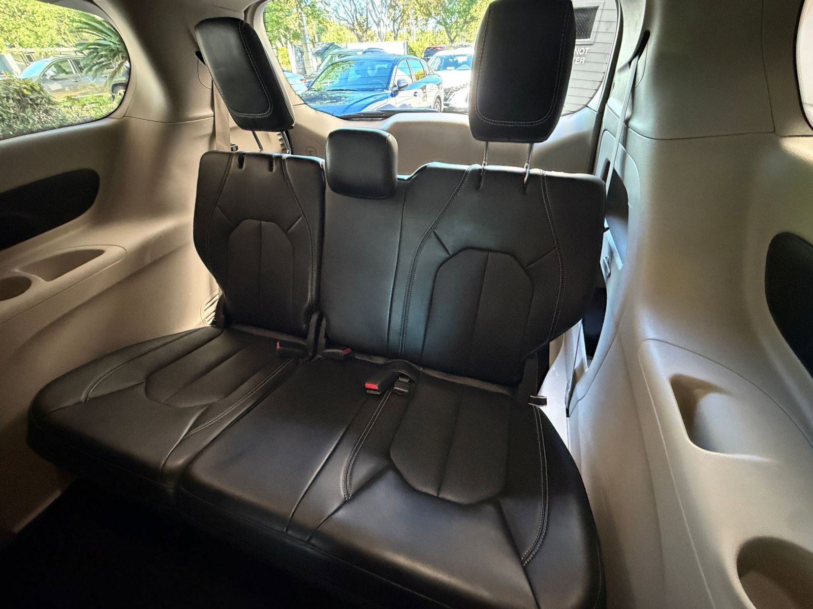 Used 2024 Chrysler Pacifica Touring-L image 24