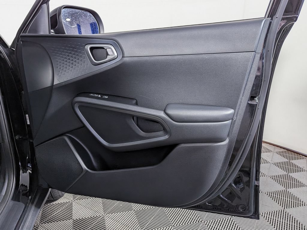 Used 2020 Kia Soul S FWD image 25