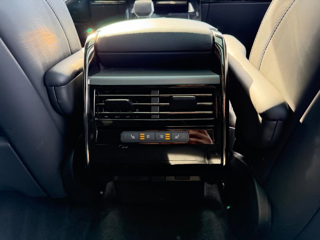 Used 2025 Land Rover Range Rover Sport SE image 35