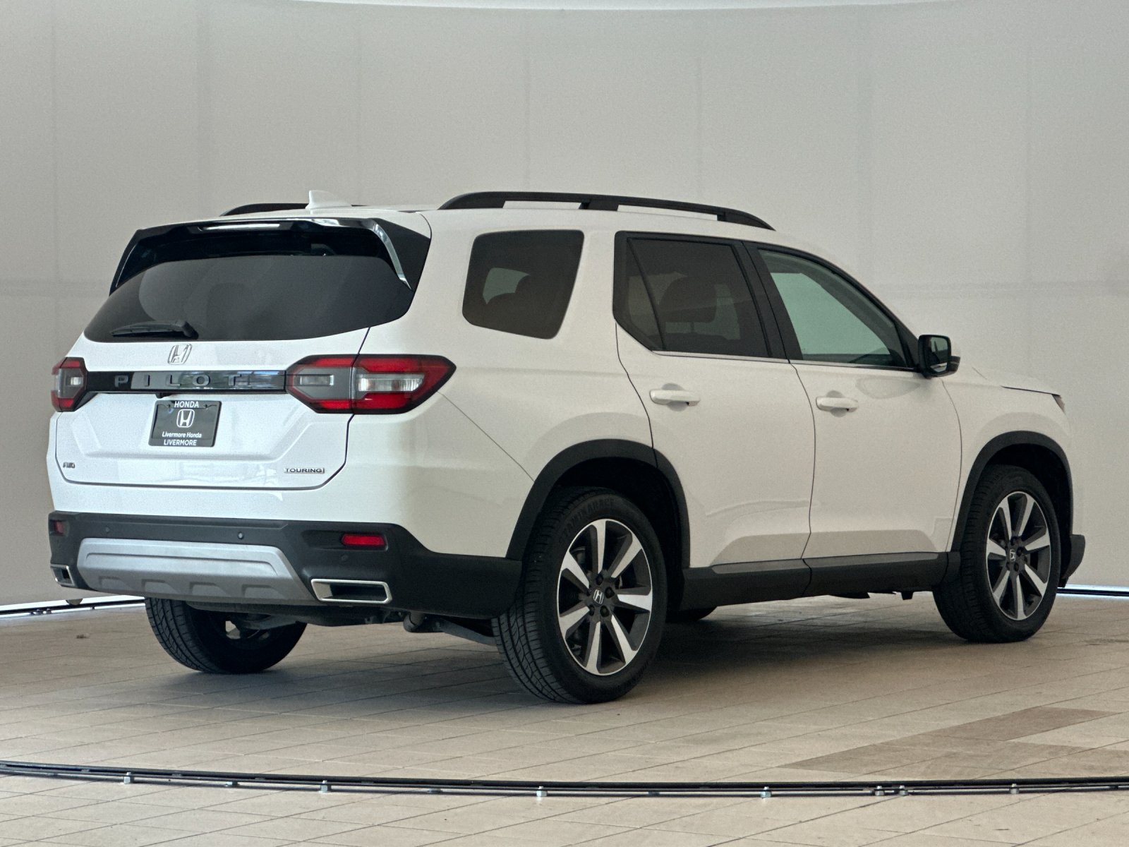 Used 2024 Honda Pilot Touring image 6