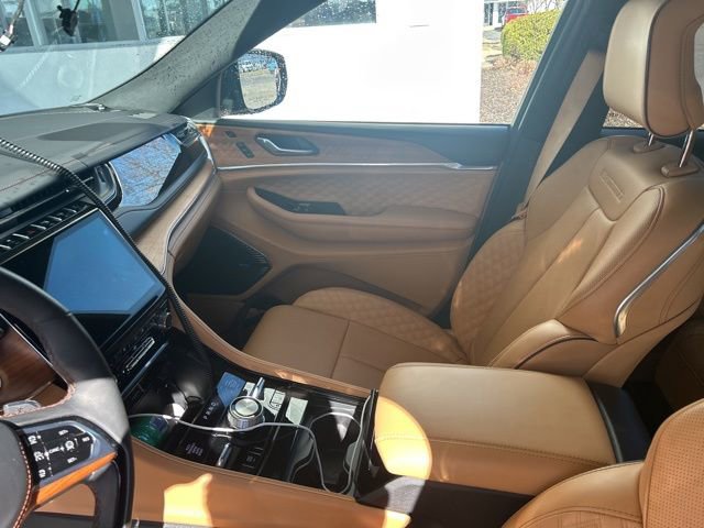 Used 2025 Jeep Grand Cherokee Summit image 9
