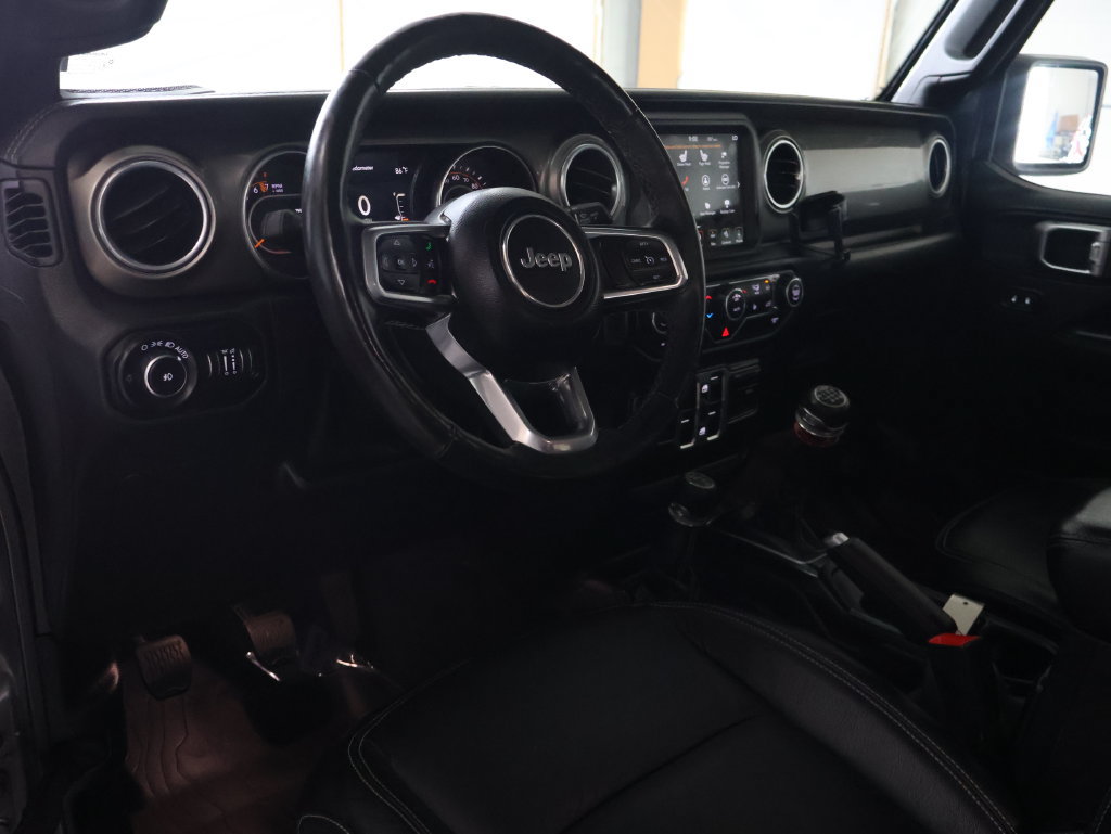 Used 2018 Jeep Wrangler Unlimited Sahara w/ Dual Top Group AWD/4WD image 17