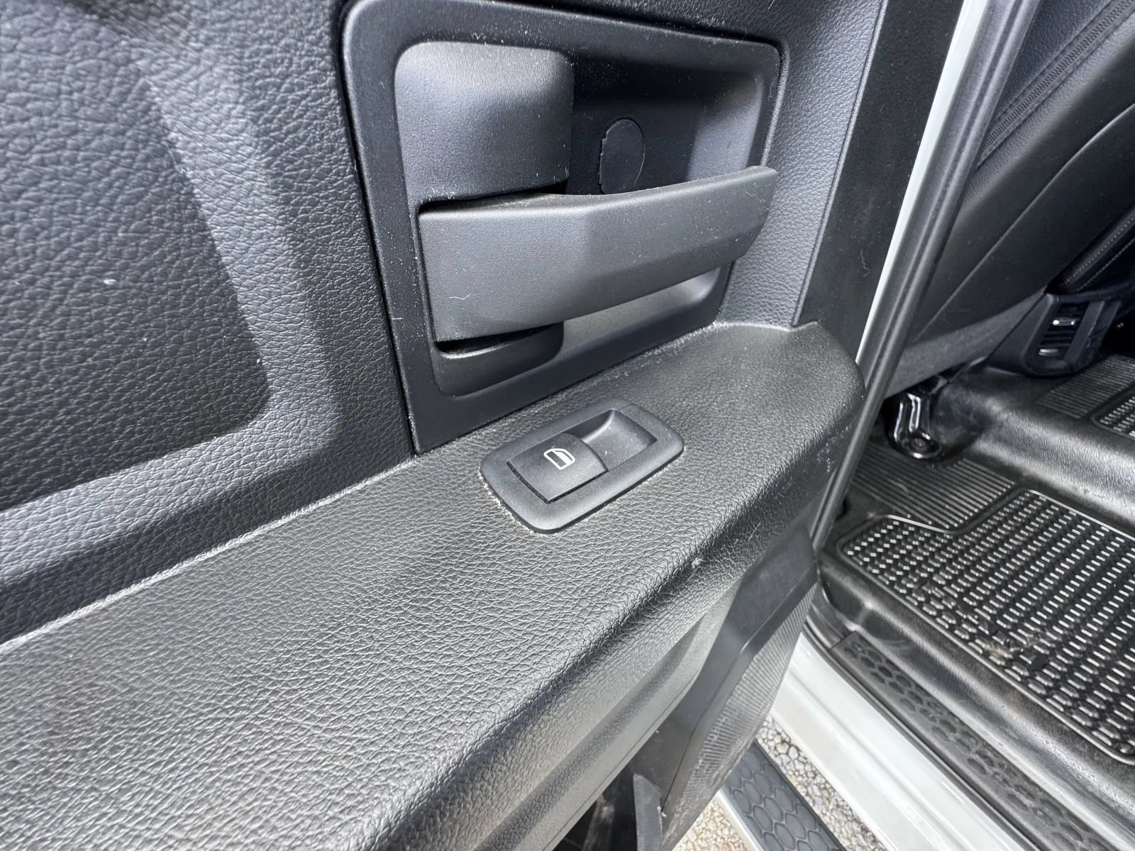 Used 2024 RAM 5500 Tradesman w/ Chrome Appearance Group AWD/4WD image 19