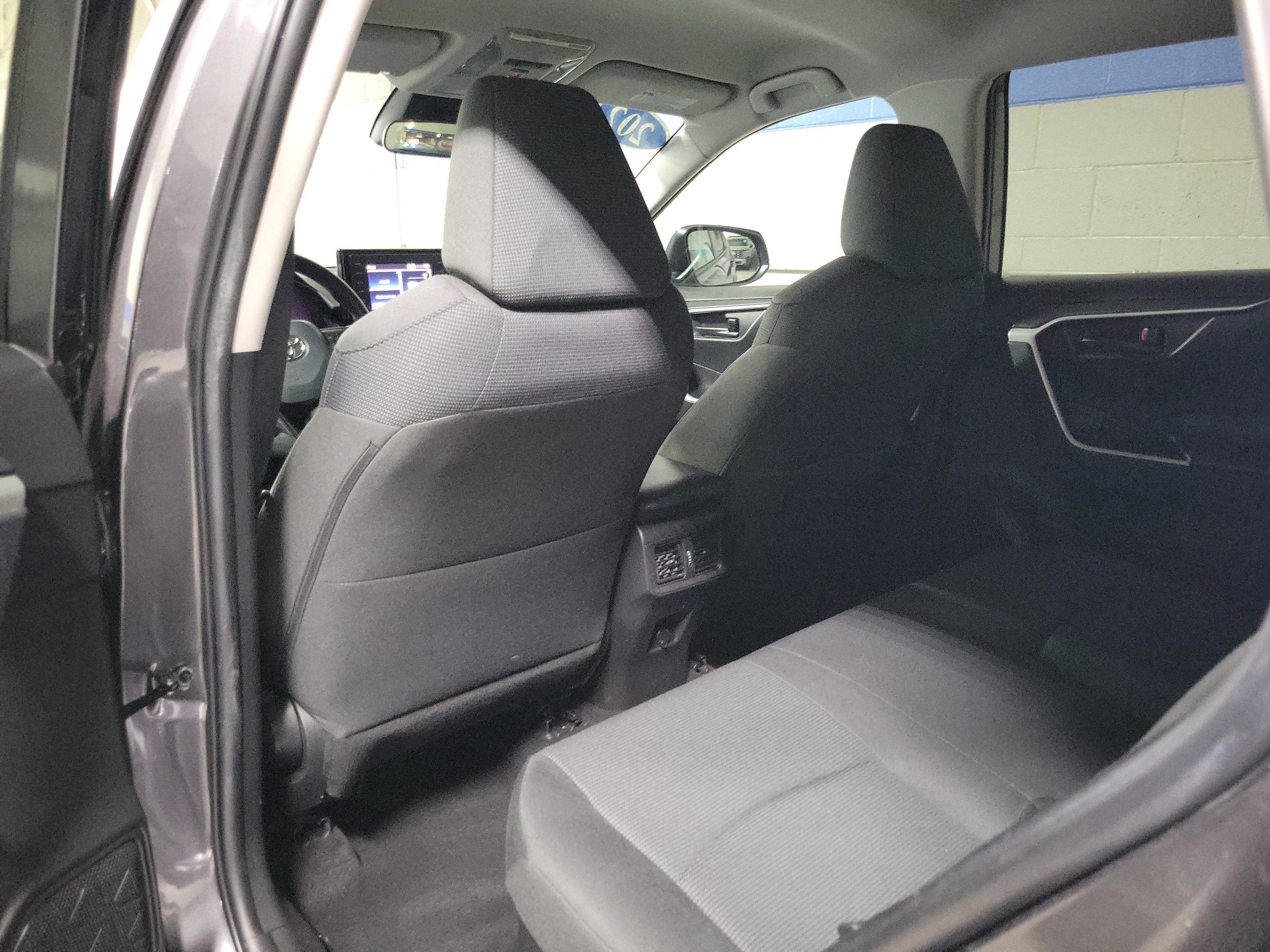 Used 2022 Toyota RAV4 LE AWD/4WD image 12