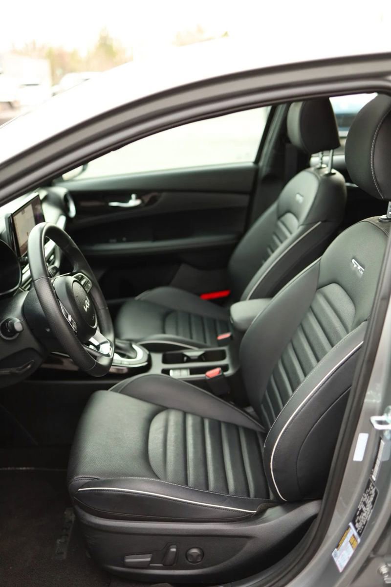 Used 2024 Kia Forte GT-Line w/ GT-Line Premium Package image 17