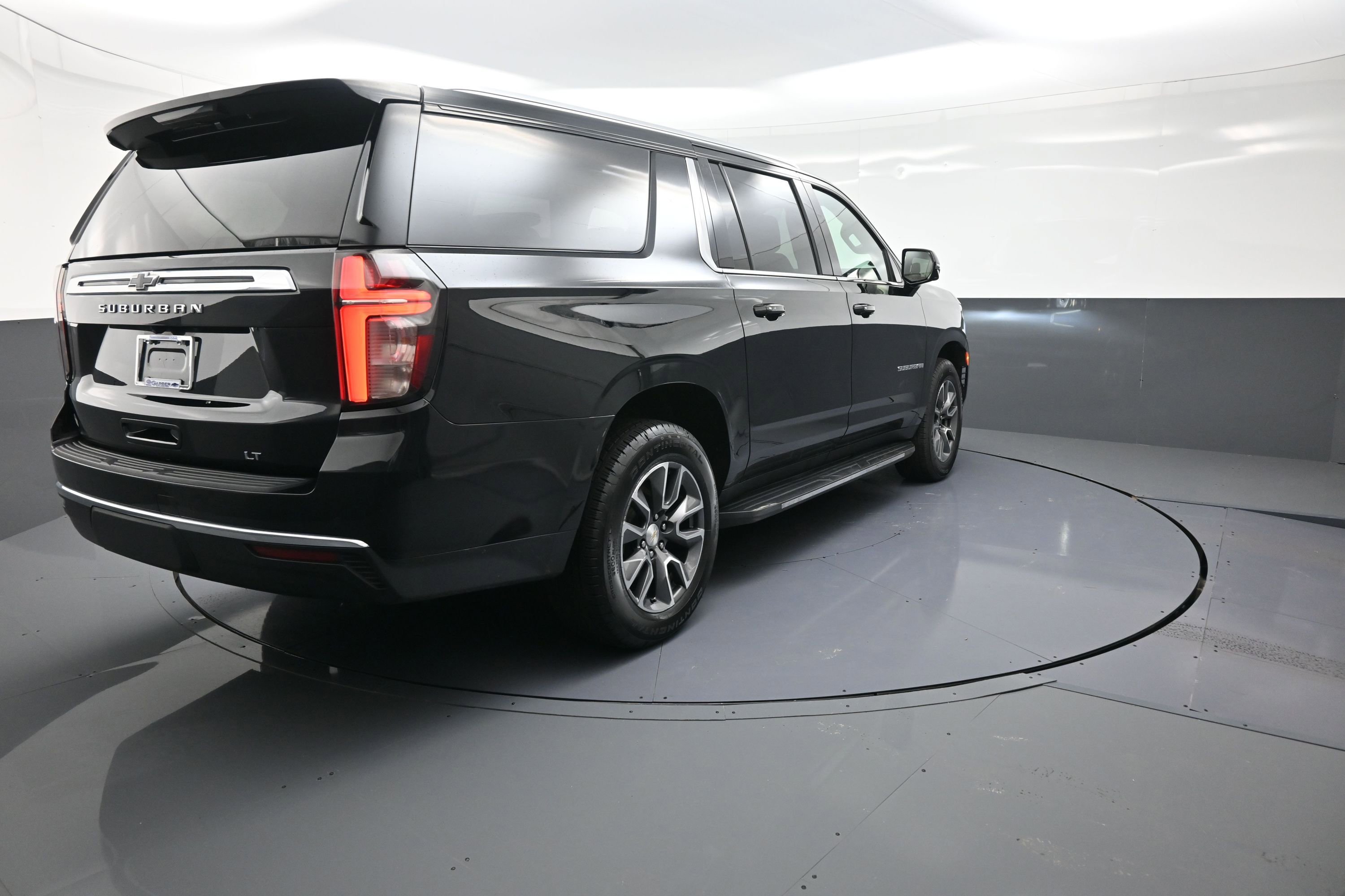 Used 2021 Chevrolet Suburban LT w/ LT Signature Package image 3