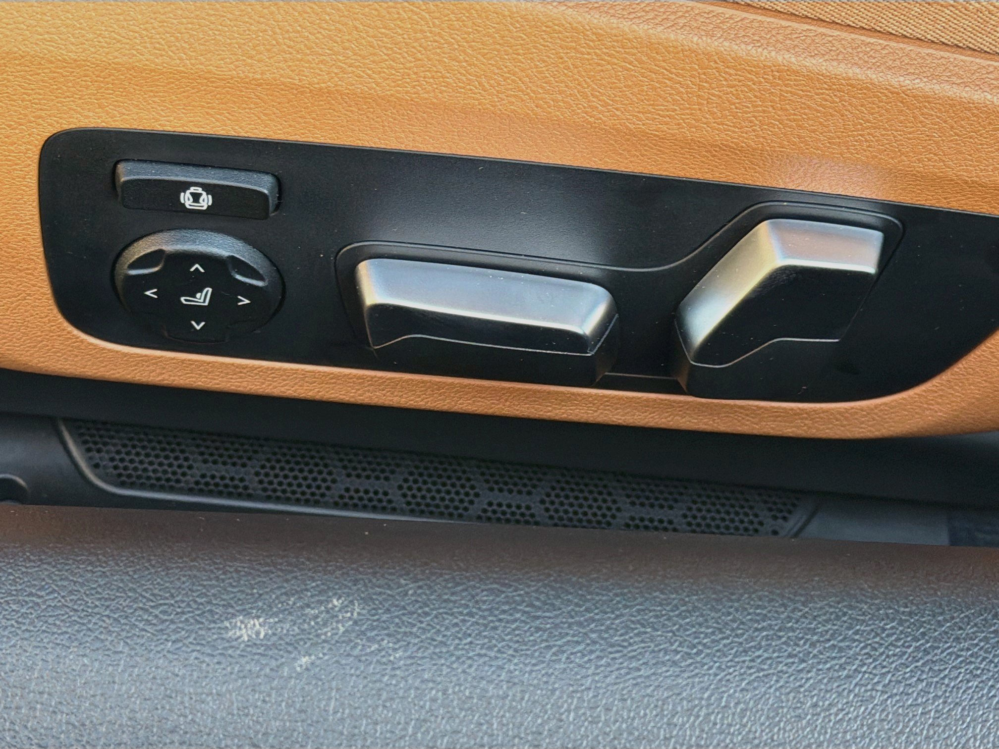 Used 2026 BMW 840i Convertible RWD image 24