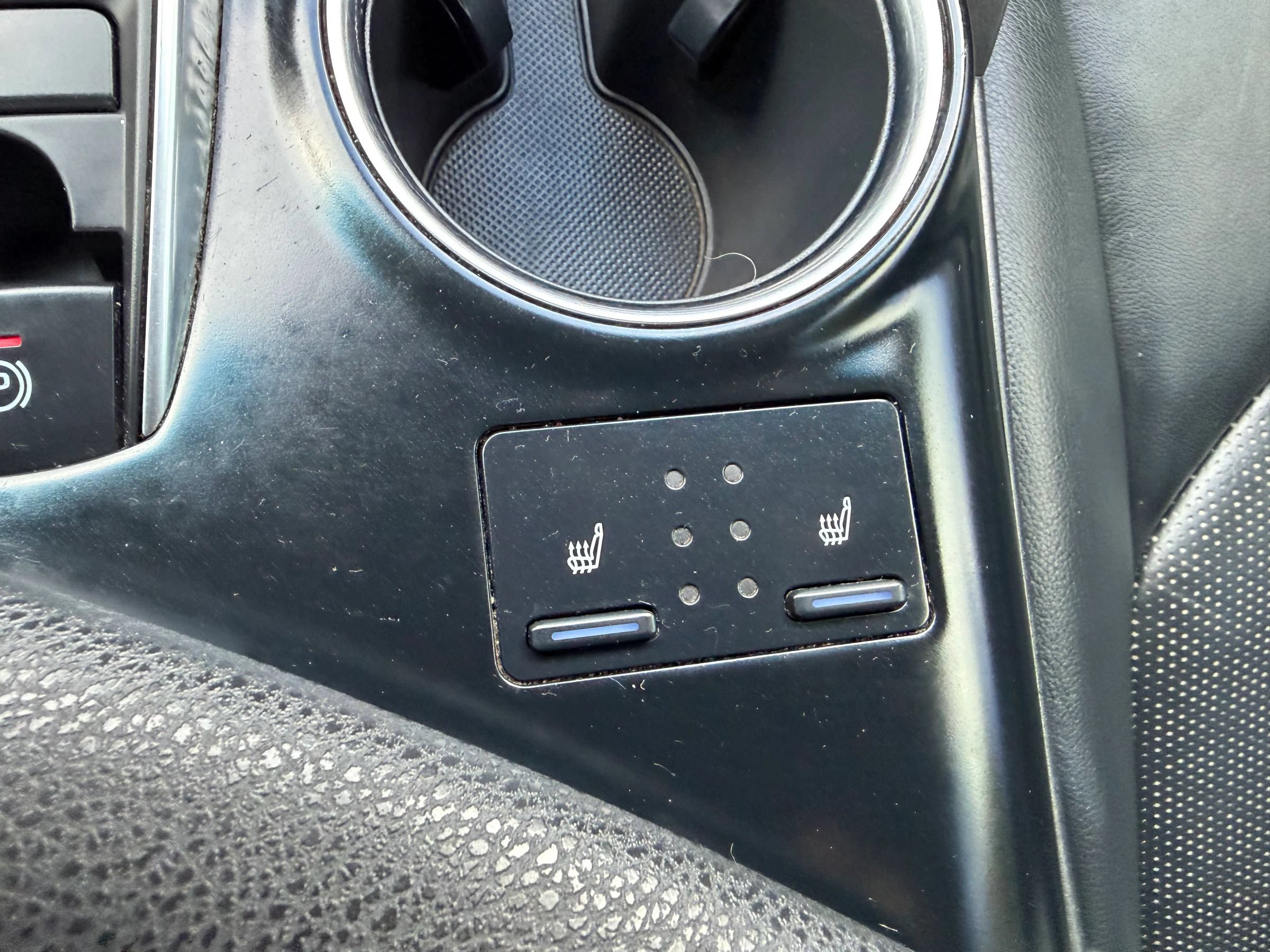Used 2018 Toyota Camry XSE FWD image 33