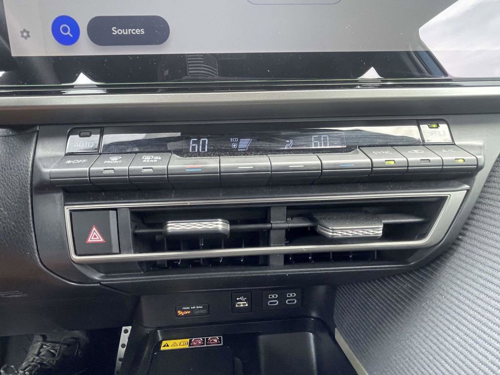 Used 2025 Toyota Camry SE w/ Multimedia Upgrade Package FWD image 31