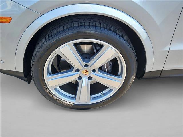 Used 2024 Porsche Cayenne image 25