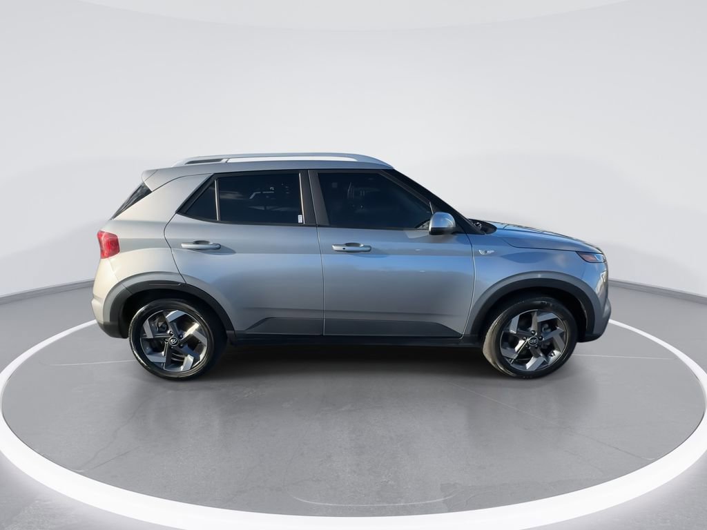 Used 2024 Hyundai Venue SEL image 9