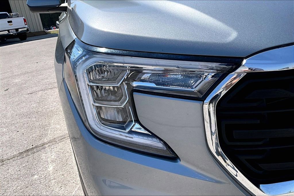 Used 2024 GMC Terrain SLE image 29