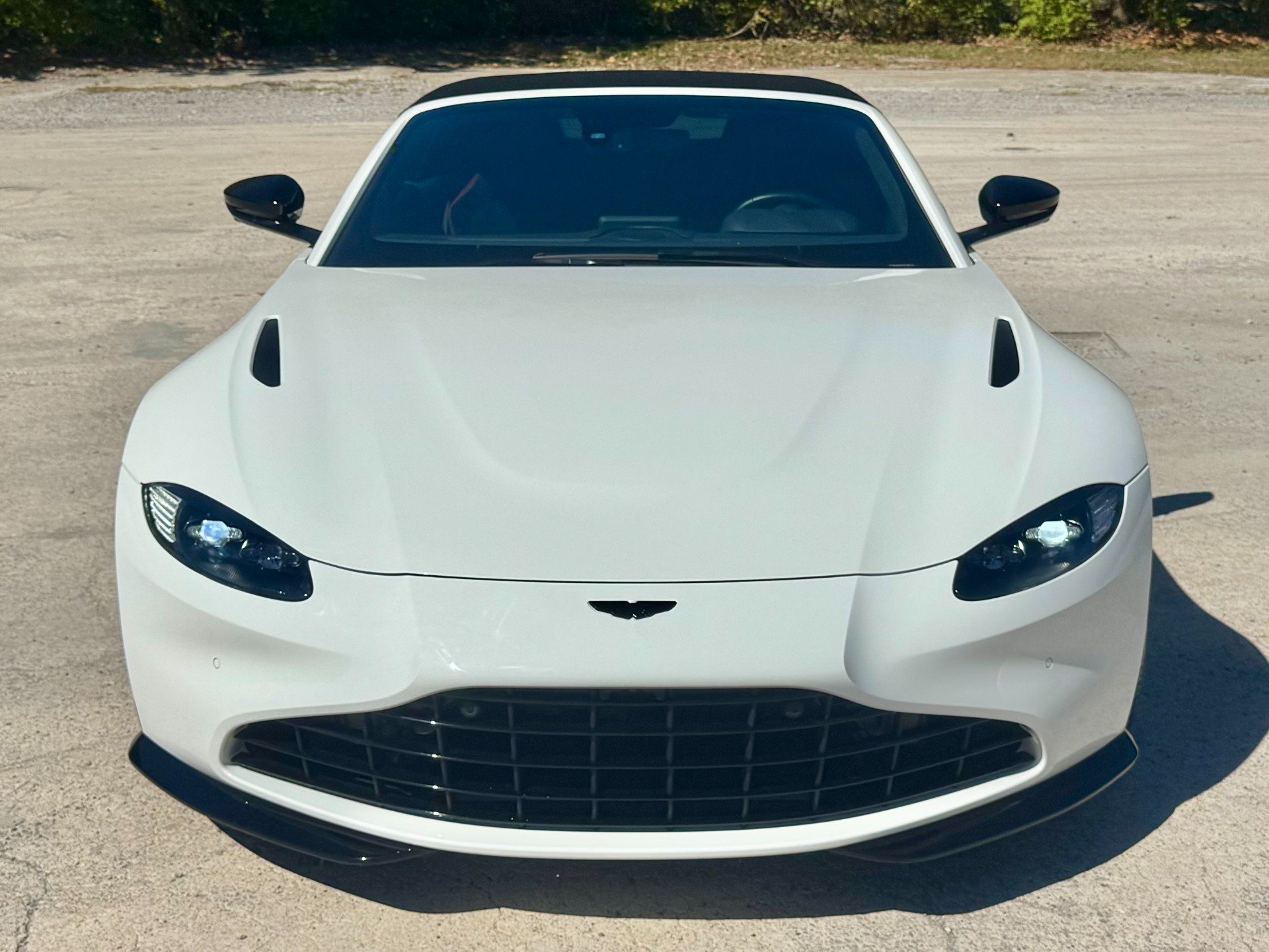 Used 2023 Aston Martin V8 Vantage Roadster RWD image 16