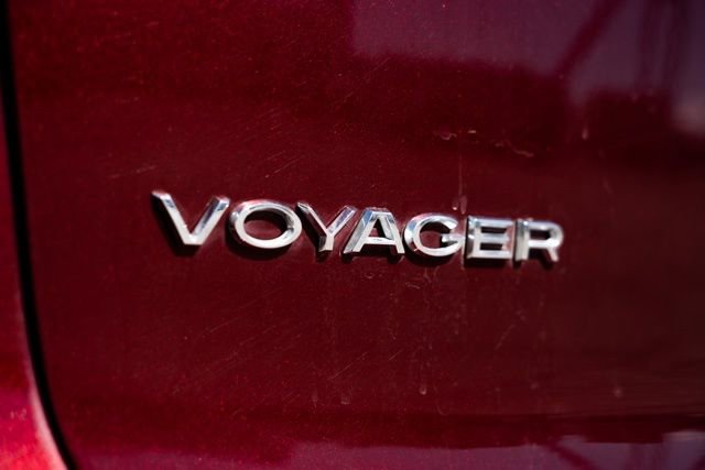 Used 2023 Chrysler Voyager LX FWD image 10