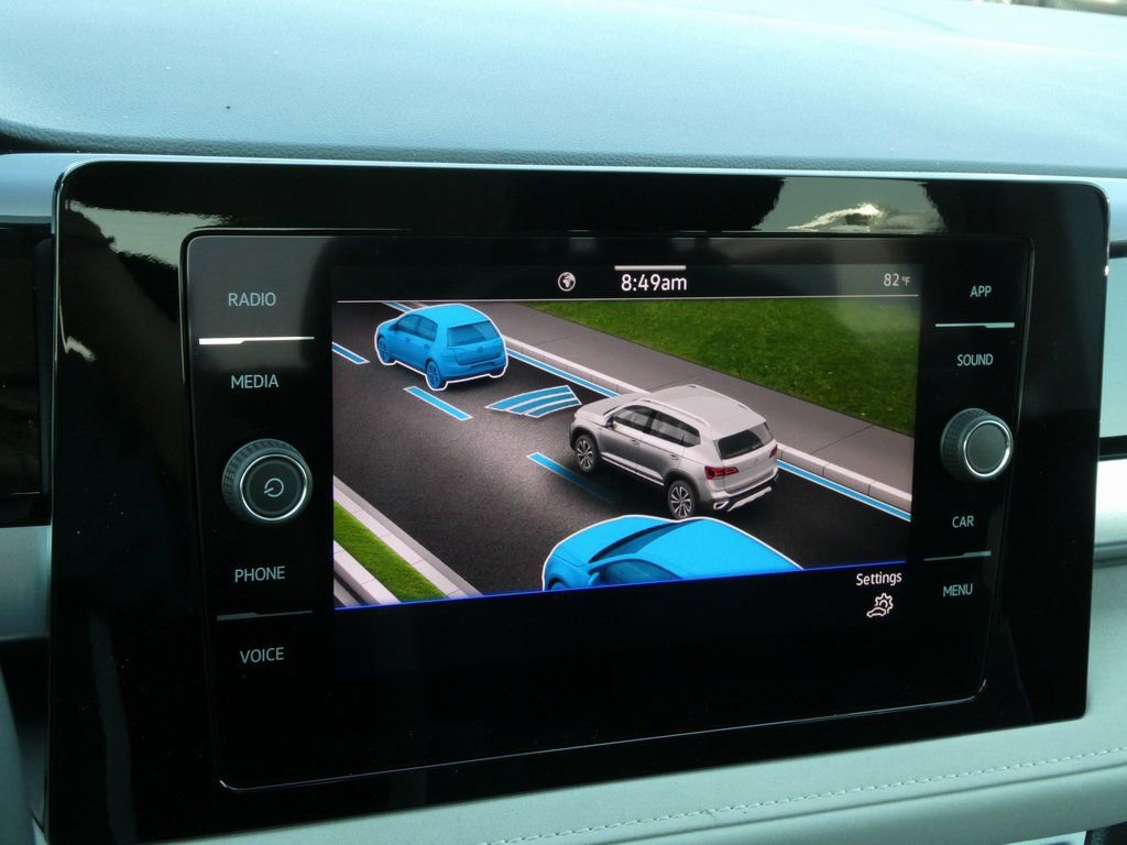 Certified 2025 Volkswagen Taos SE FWD image 41