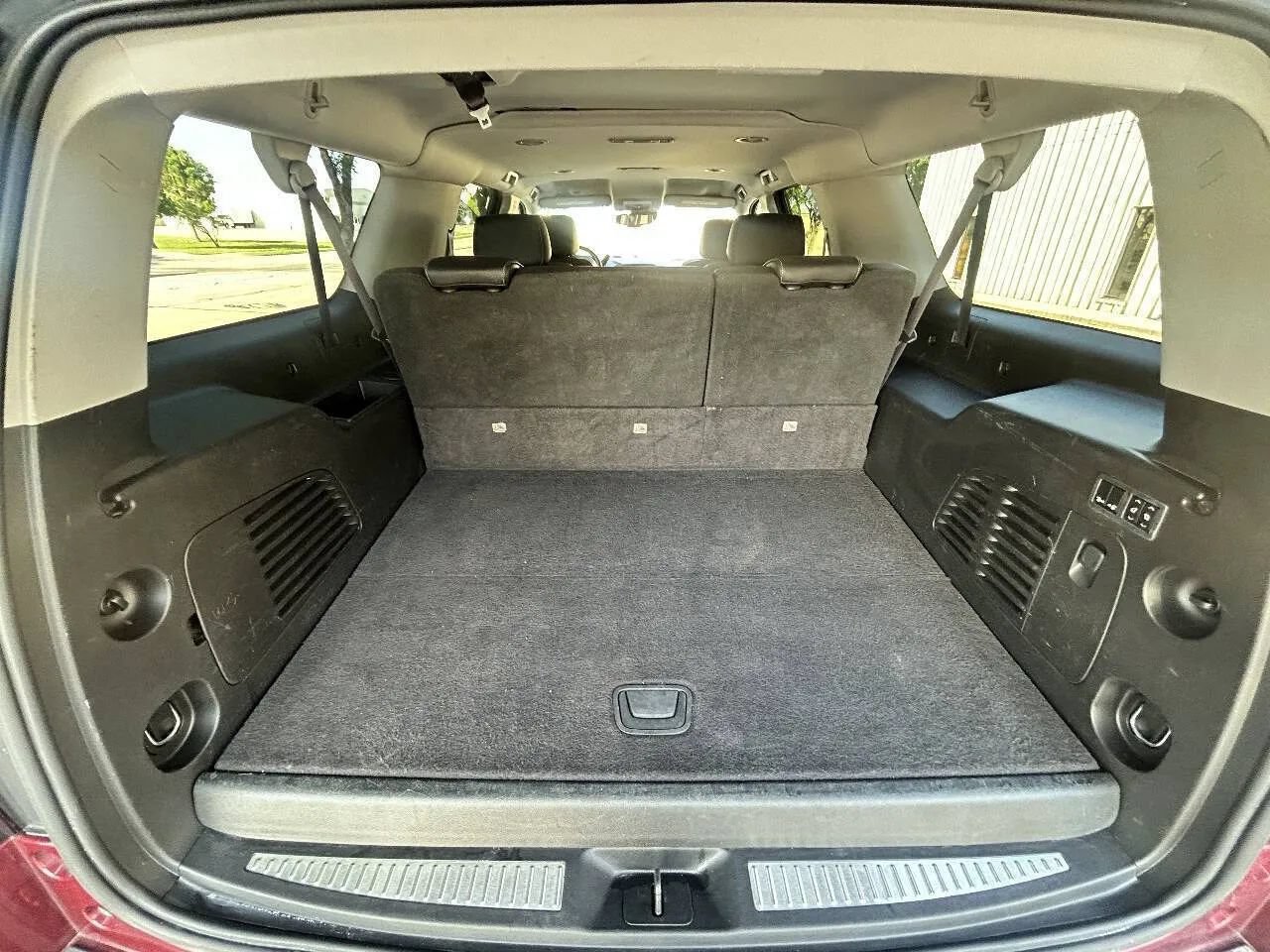 Used 2017 Chevrolet Suburban Premier RWD image 11