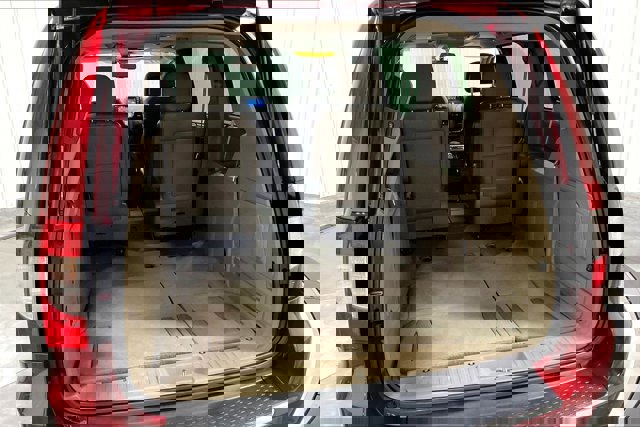 Used 2012 Chrysler Town & Country Limited w/ Luxury Group image 39