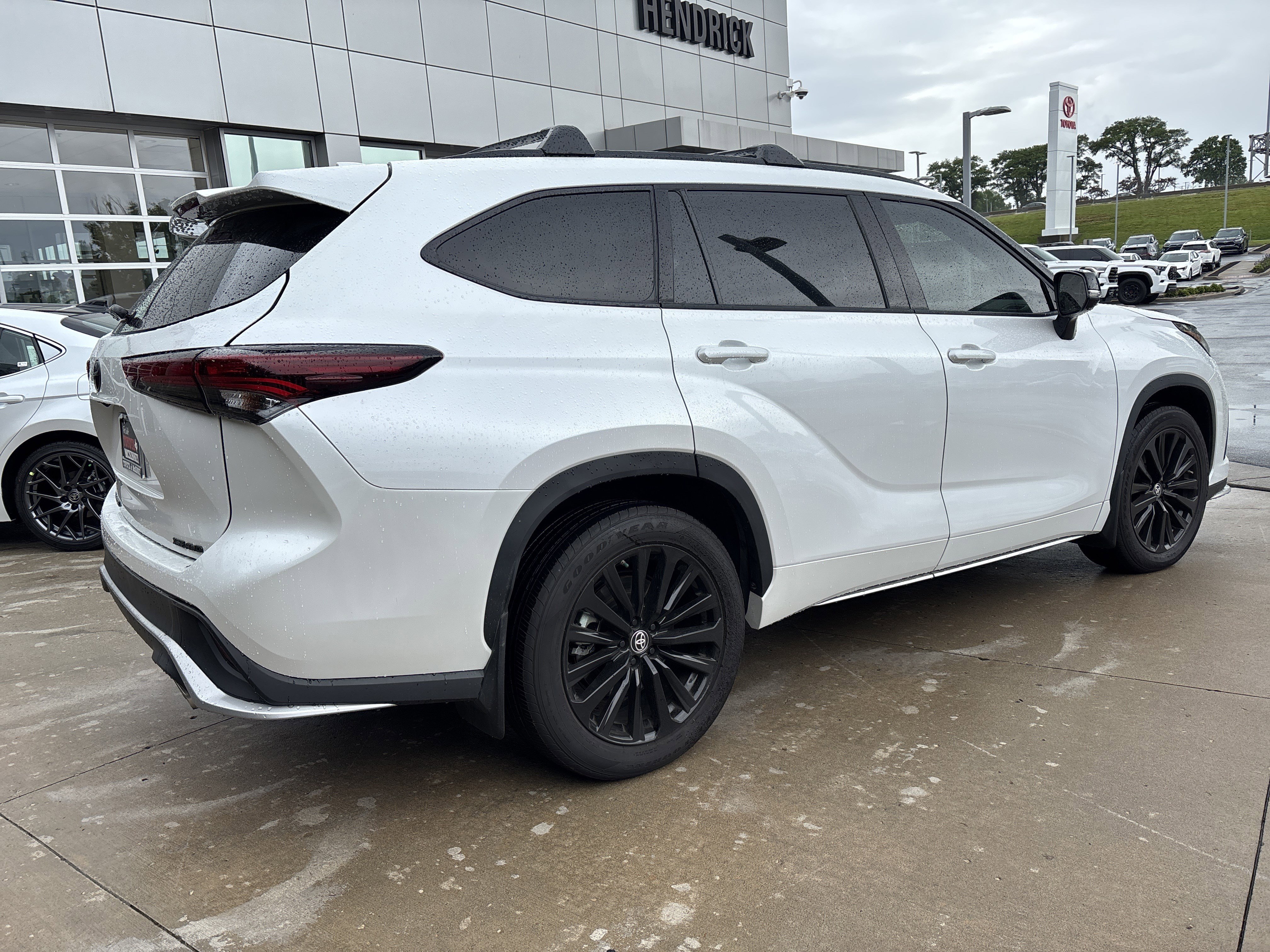 Used 2025 Toyota Highlander XSE AWD/4WD image 7