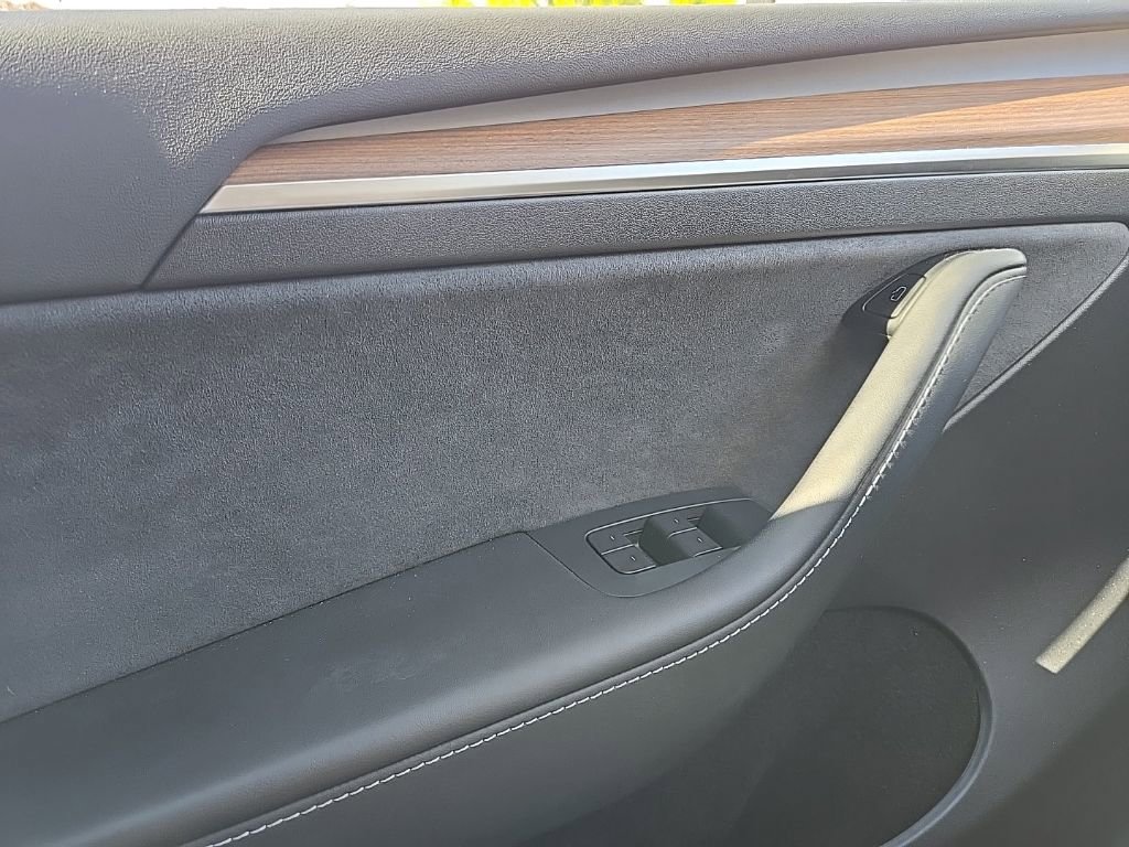 Used 2023 Tesla Model Y Long Range AWD/4WD image 22