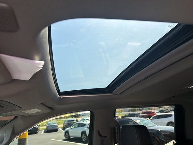 Used 2022 Chevrolet Silverado 1500 LTZ AWD/4WD image 5