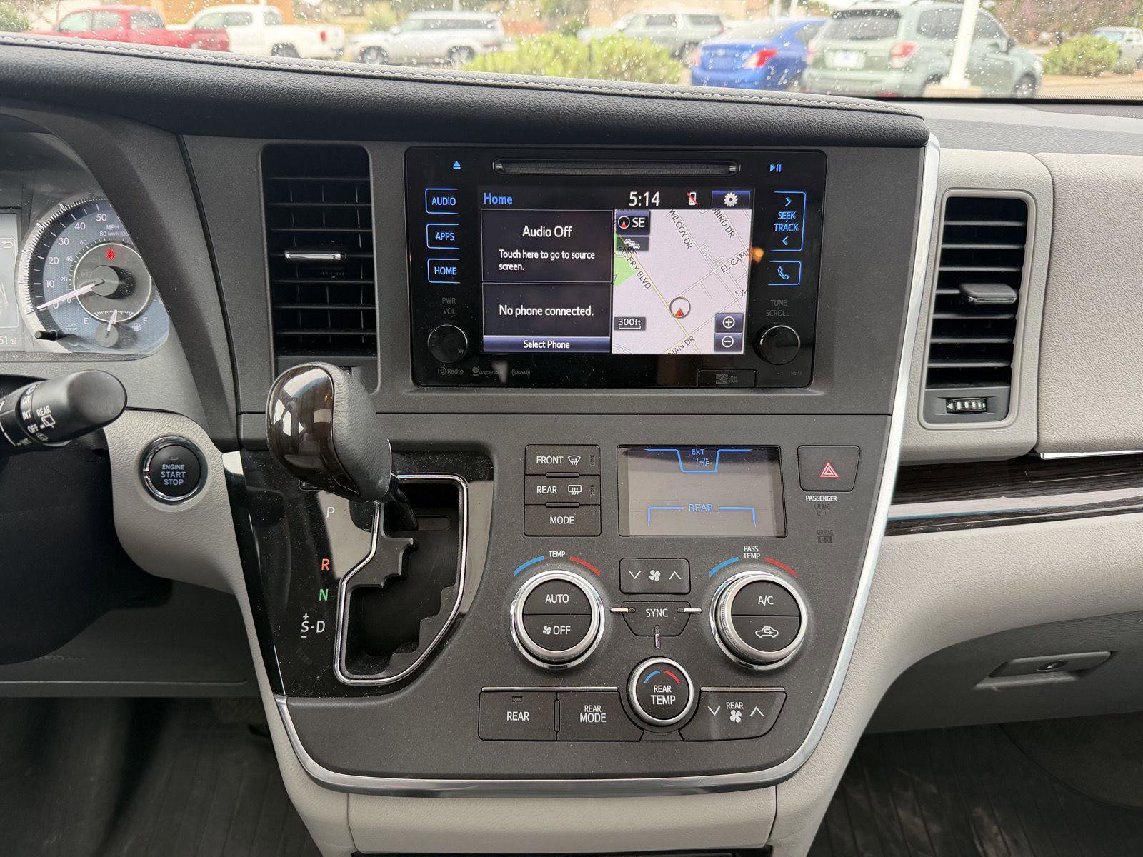 Used 2017 Toyota Sienna XLE w/ XLE Navigation Package FWD image 25