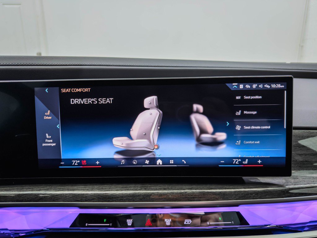 Used 2025 BMW 760i xDrive w/ Executive Package AWD/4WD image 47