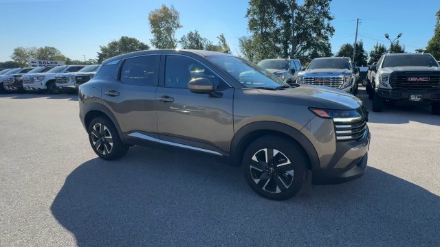 Used 2025 Nissan Kicks SV AWD/4WD image 3