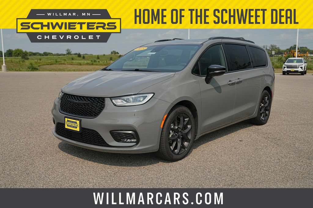 Used 2025 Chrysler Pacifica Limited