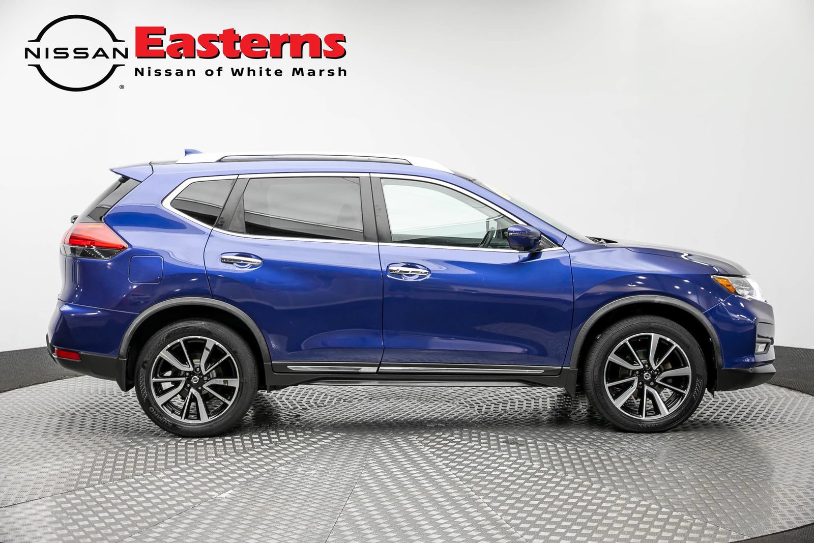 Used 2017 Nissan Rogue SL w/ SL Premium Package AWD/4WD image 4