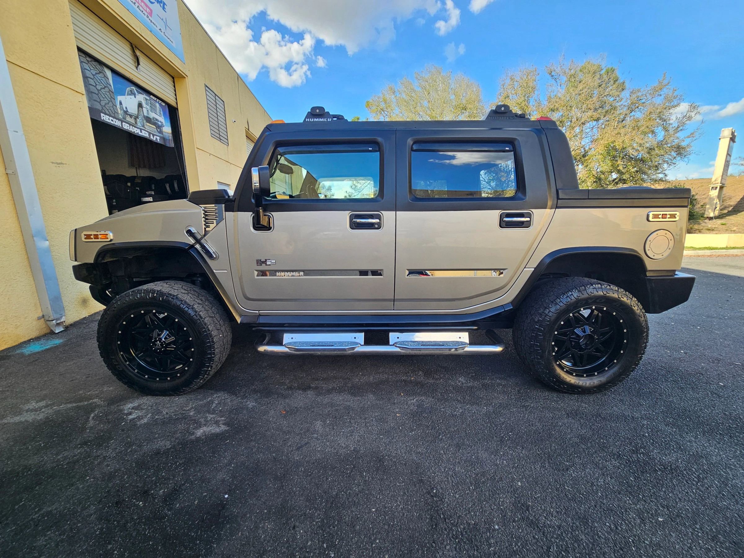 Used 2005 HUMMER H2 SUT w/ Preferred Equipment Group image 3