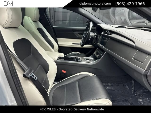 Used 2018 Jaguar XF S RWD image 20