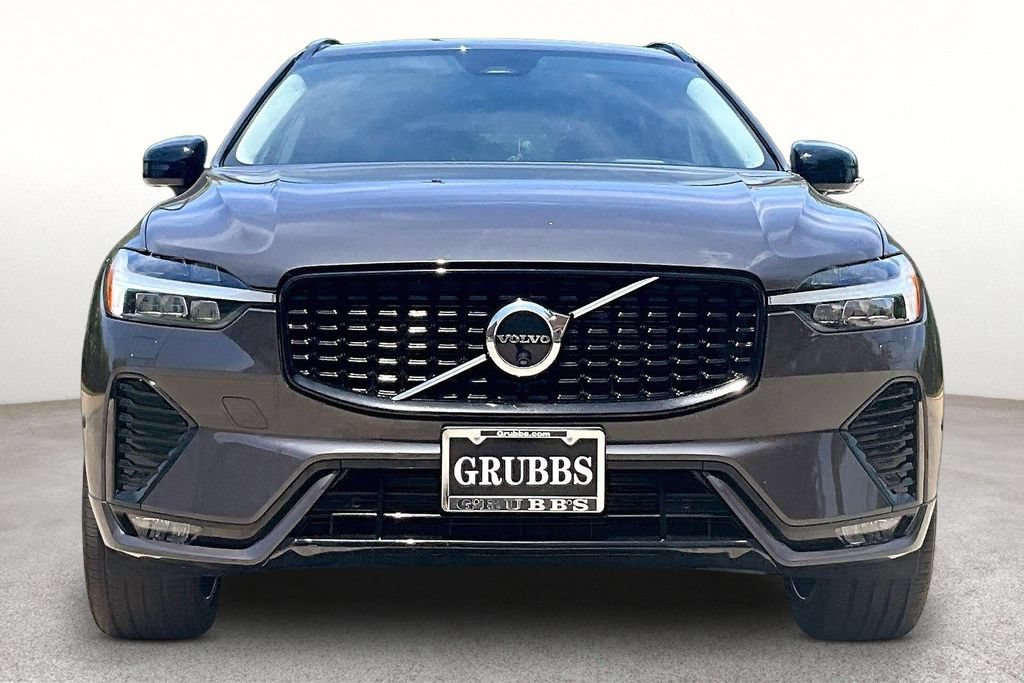 Used 2023 Volvo XC60 B5 Ultimate w/ Climate Package FWD image 4