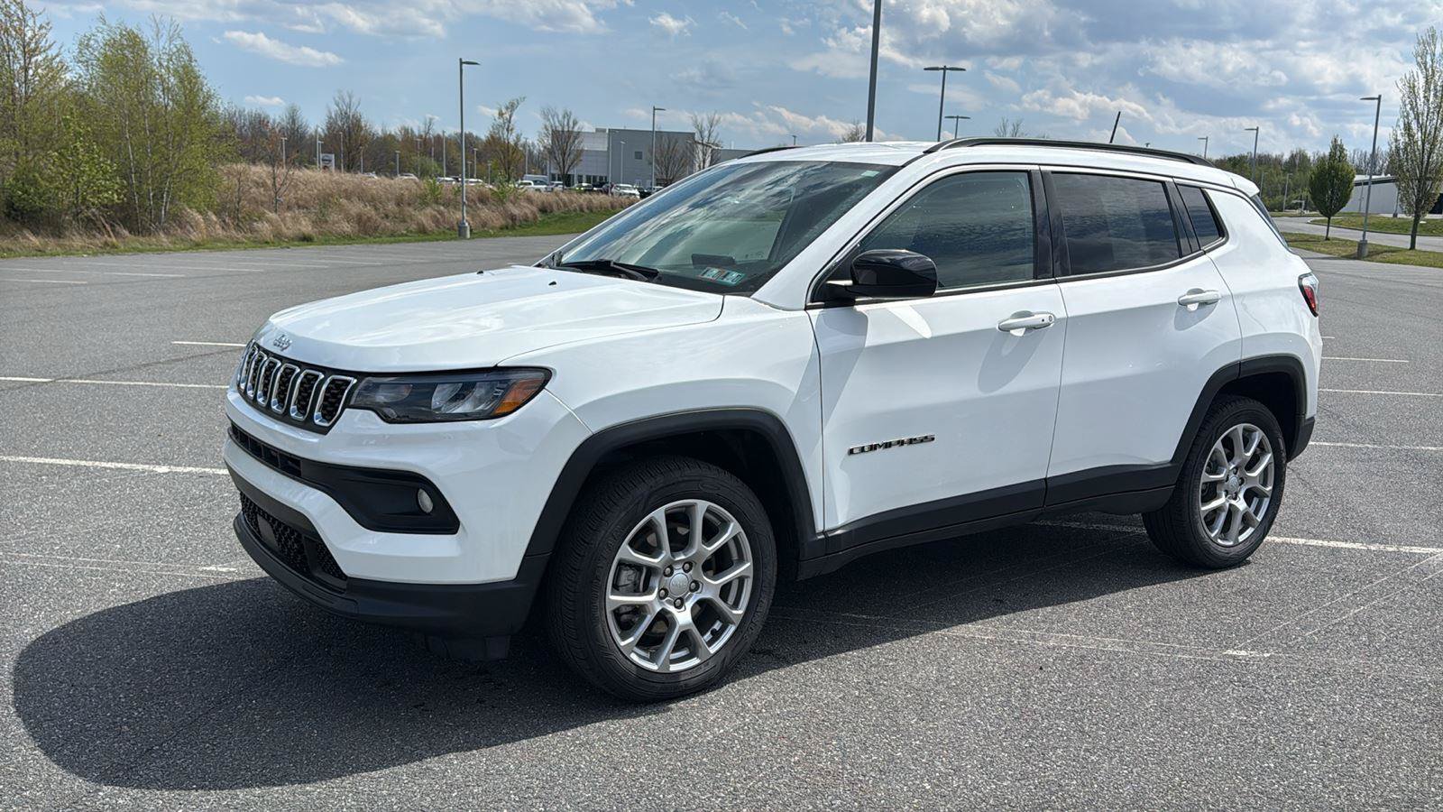 Used 2024 Jeep Compass Latitude AWD/4WD image 13
