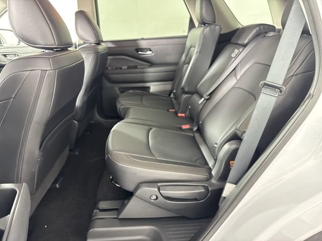 Used 2025 Nissan Pathfinder SL AWD/4WD image 22