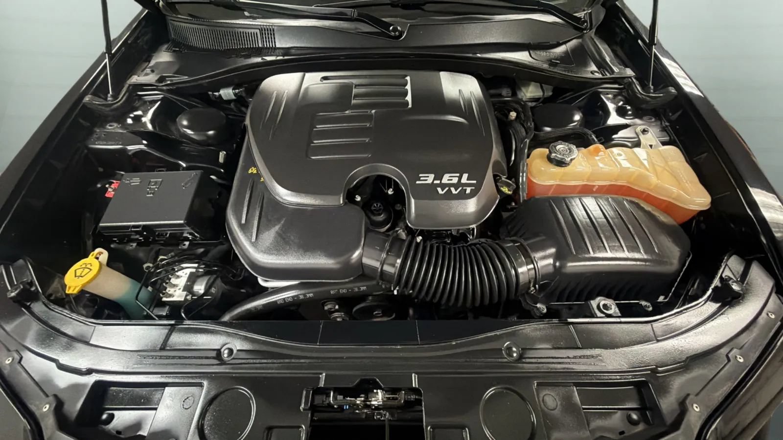 Used 2016 Chrysler 300 C RWD image 23