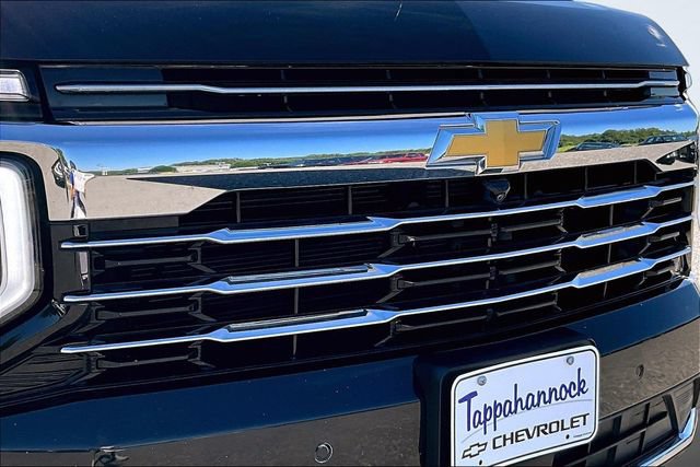 Used 2025 Chevrolet Suburban LT AWD/4WD image 30