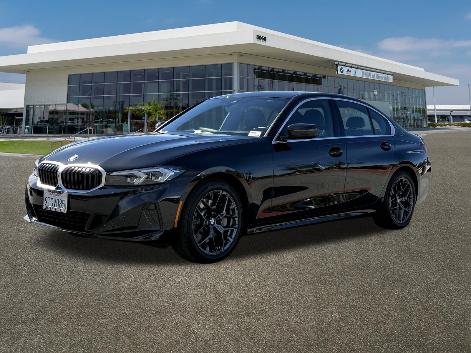 Used 2025 BMW 330i Sedan w/ Premium Package image 5
