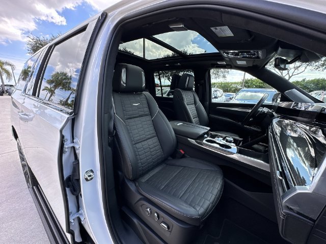 Certified 2025 Cadillac Escalade ESV V AWD/4WD image 35