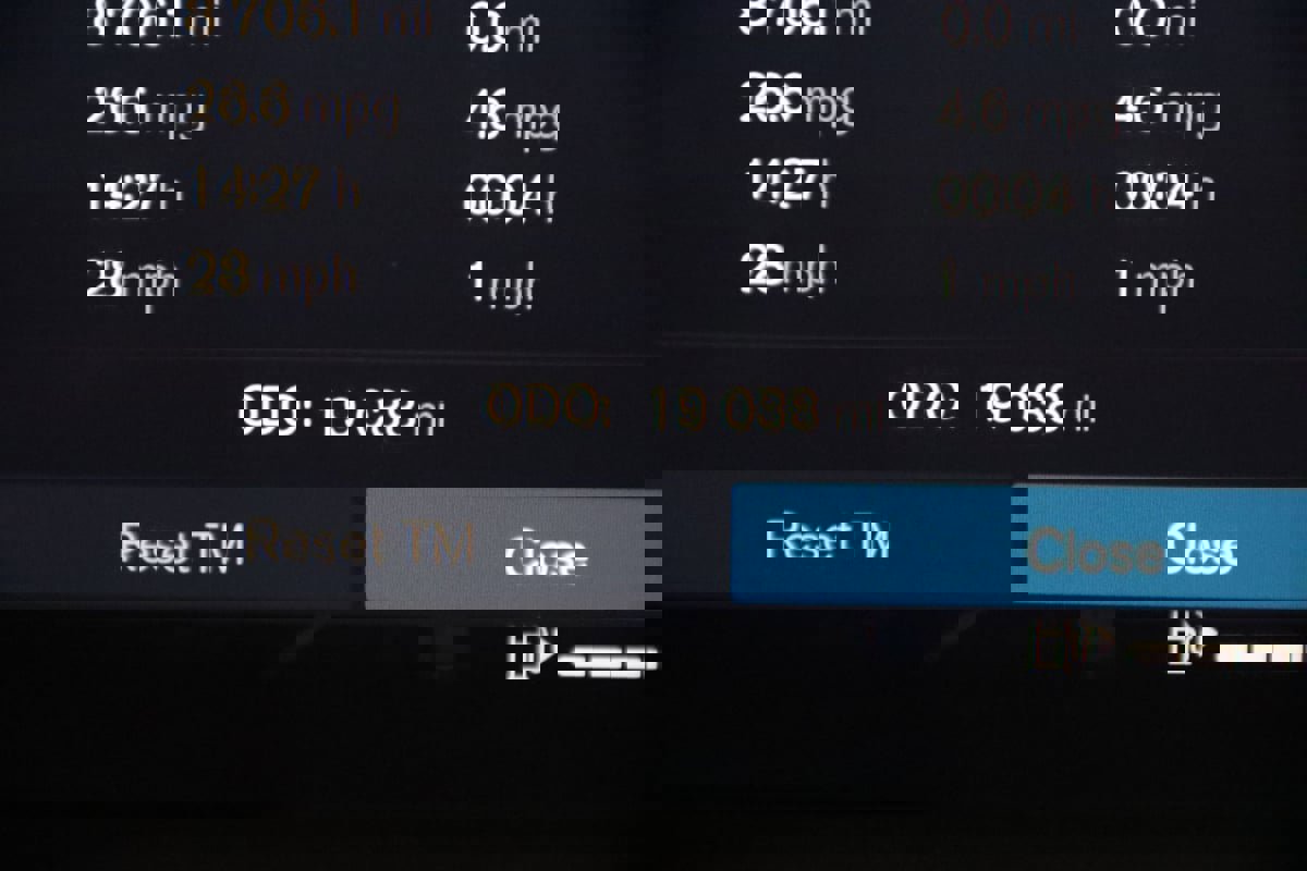 Used 2025 Volvo V60 B5 Cross Country Plus image 14