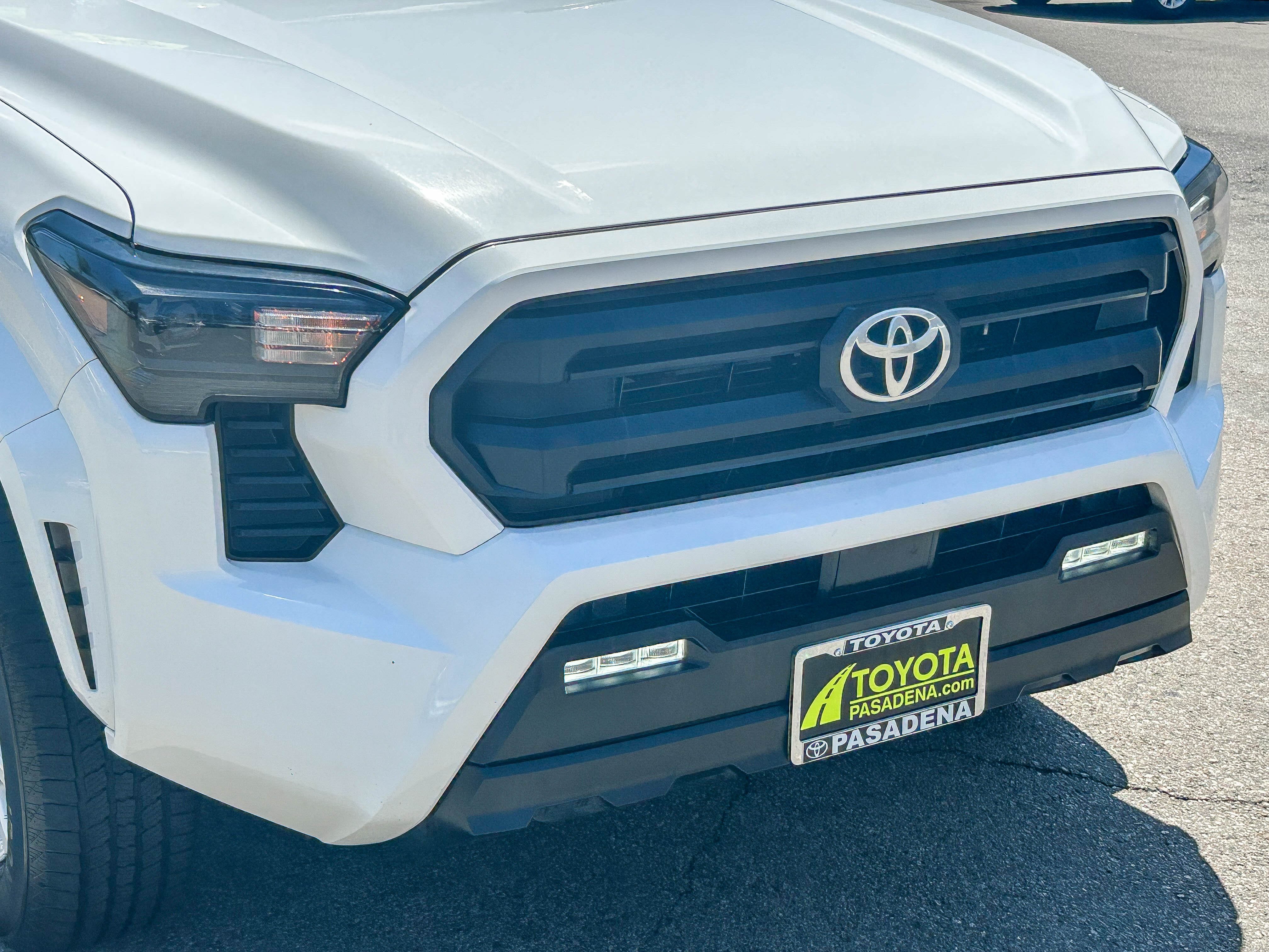 Used 2024 Toyota Tacoma SR5 AWD/4WD image 5