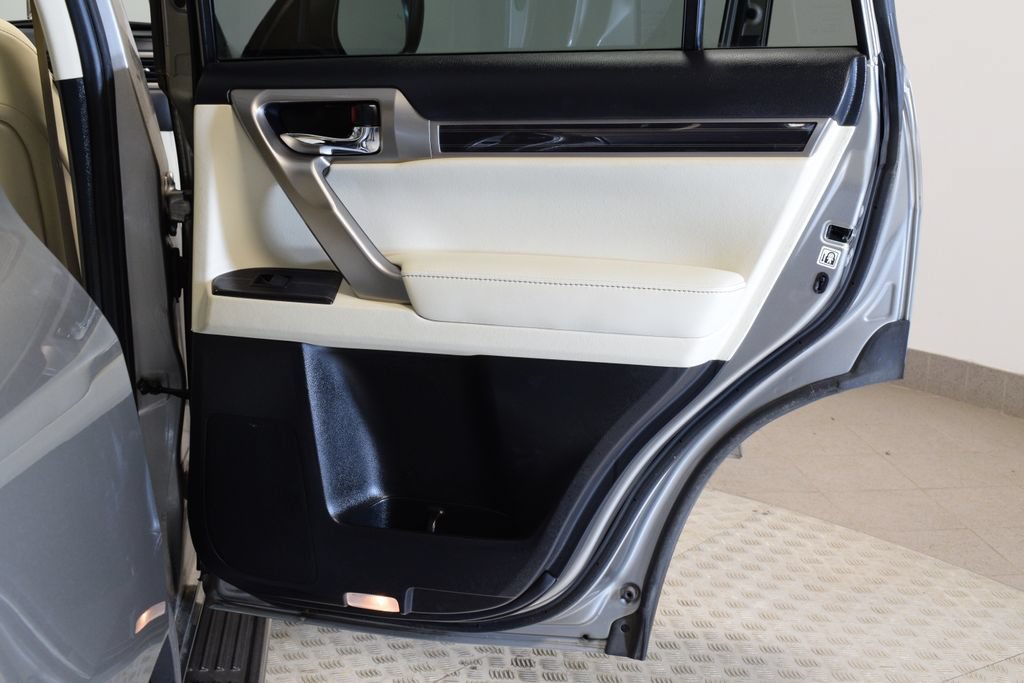 Used 2021 Lexus GX 460 Premium w/ Premium Package AWD/4WD image 32