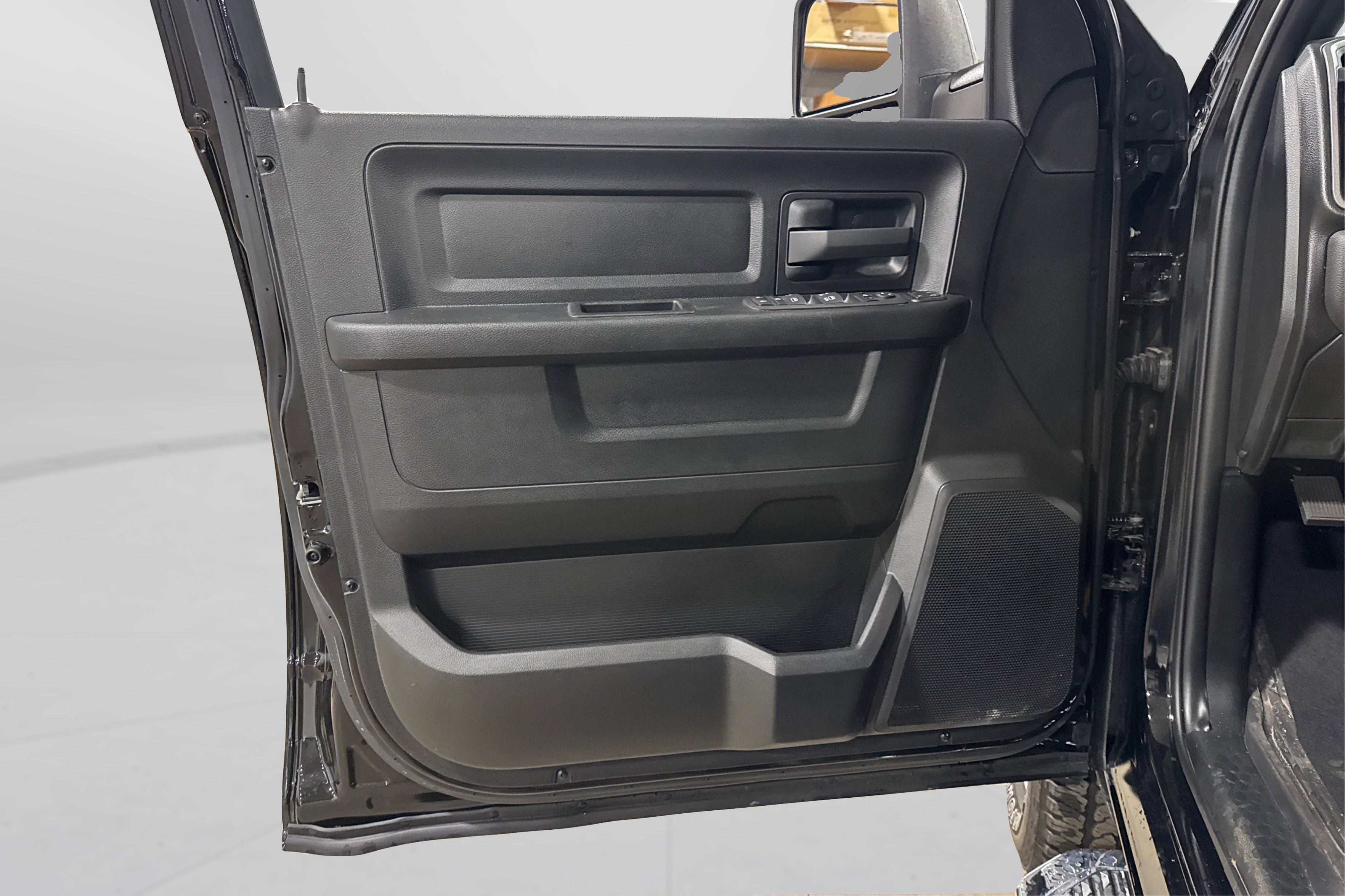 Used 2024 RAM 2500 Tradesman w/ Chrome Appearance Group image 18