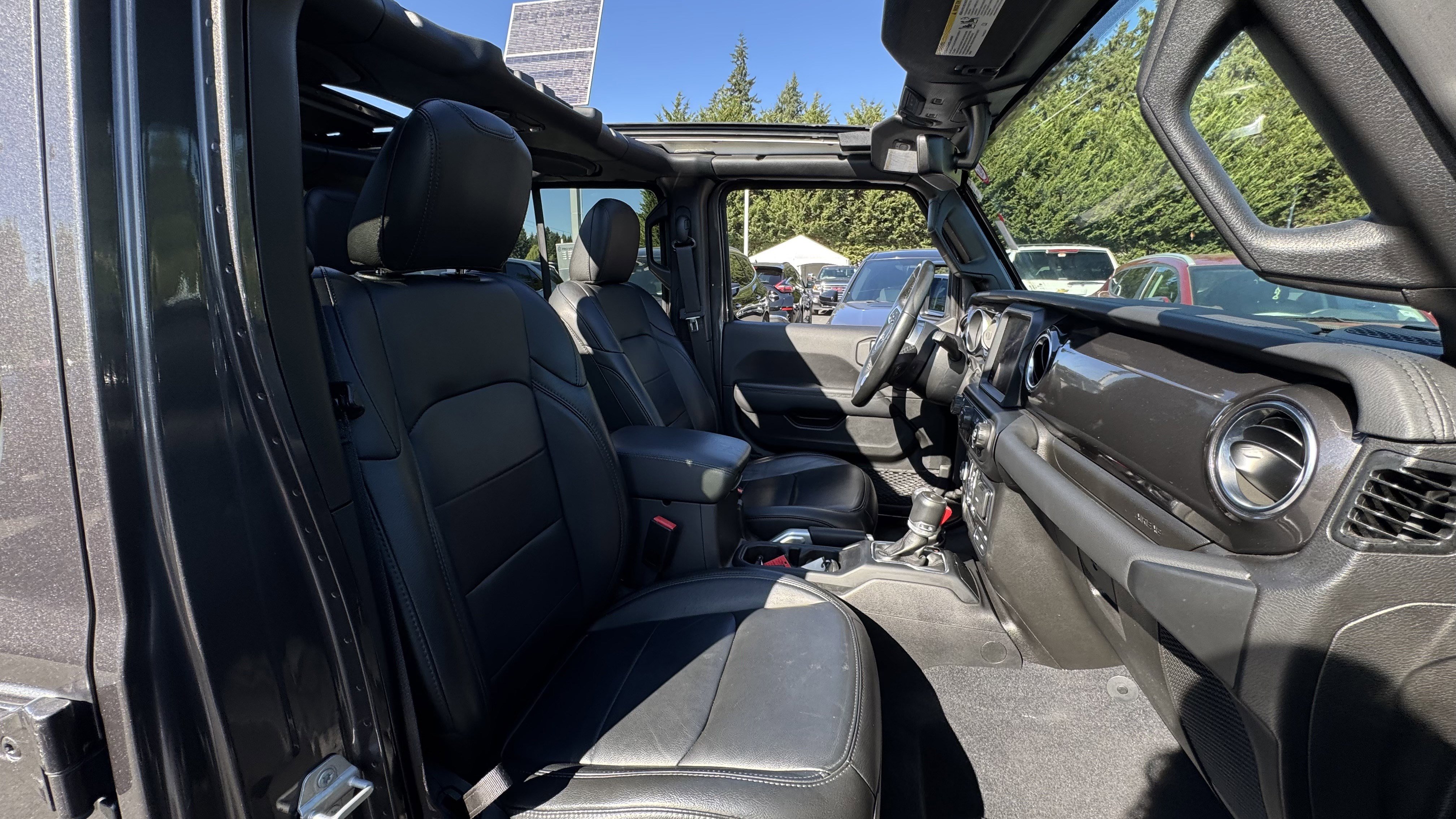 Used 2022 Jeep Wrangler Unlimited Sahara image 8
