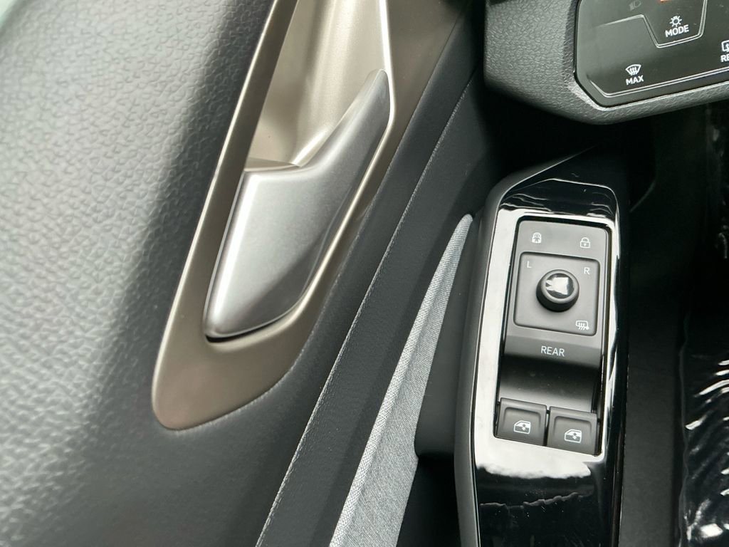 Used 2023 Volkswagen ID.4 Pro image 22