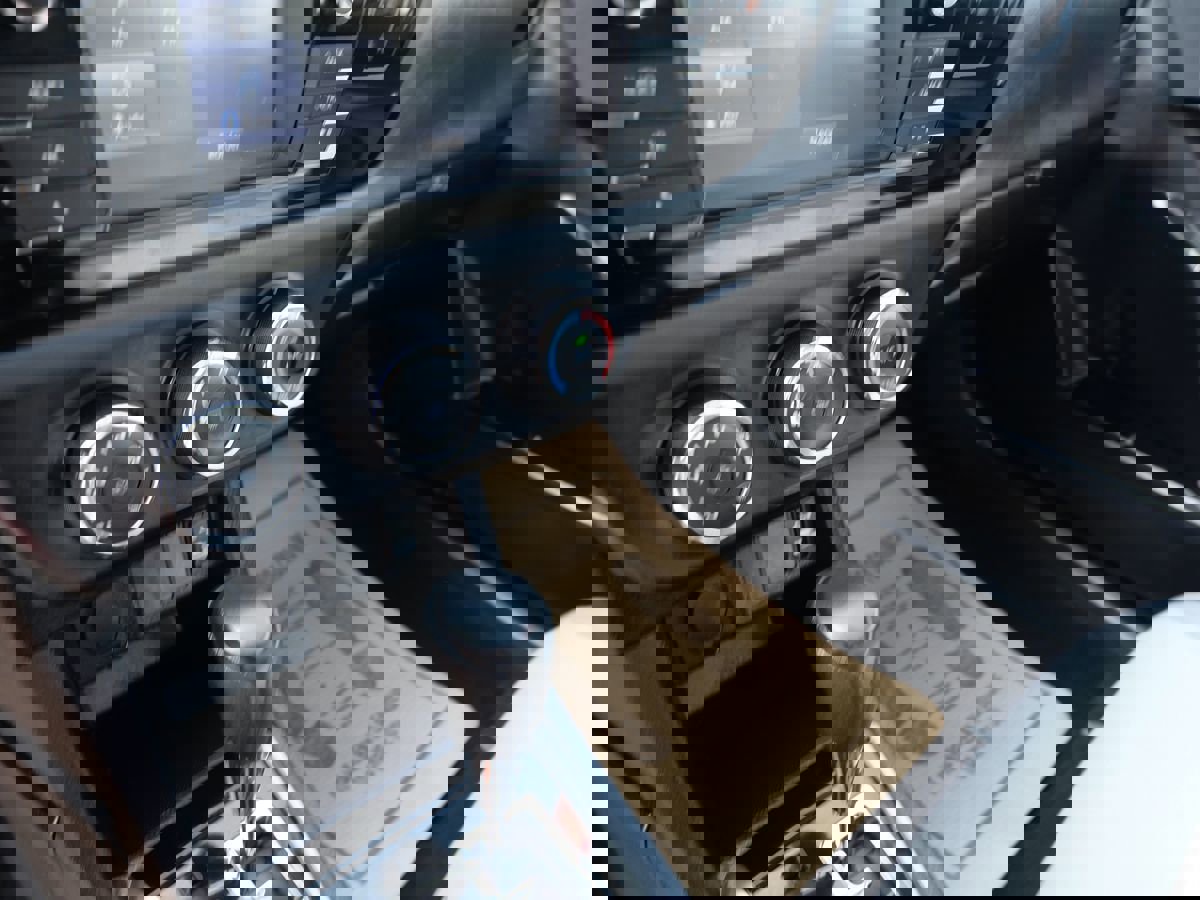 Used 2016 Toyota Corolla L image 14