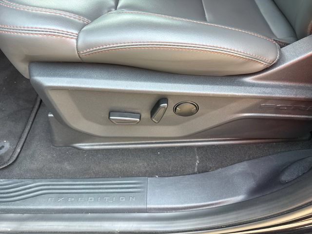 Used 2025 Ford Expedition Active AWD/4WD image 34